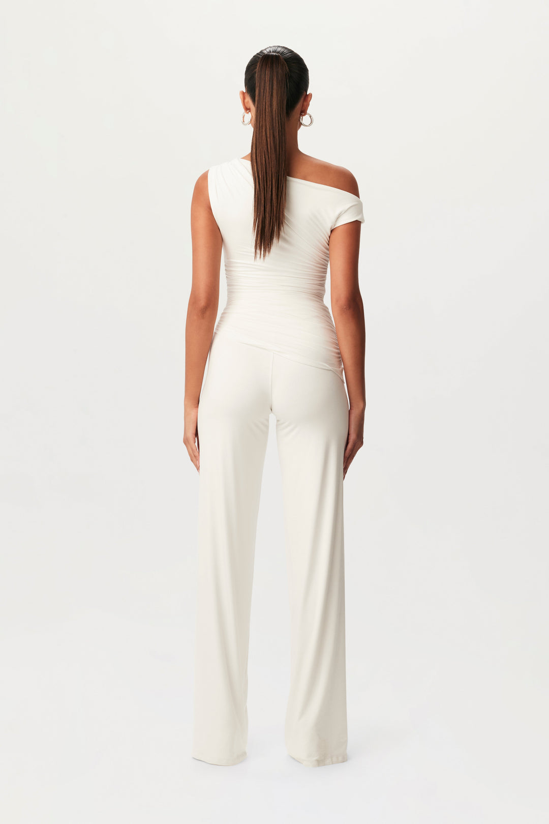 Smooth Asymmetrical Set